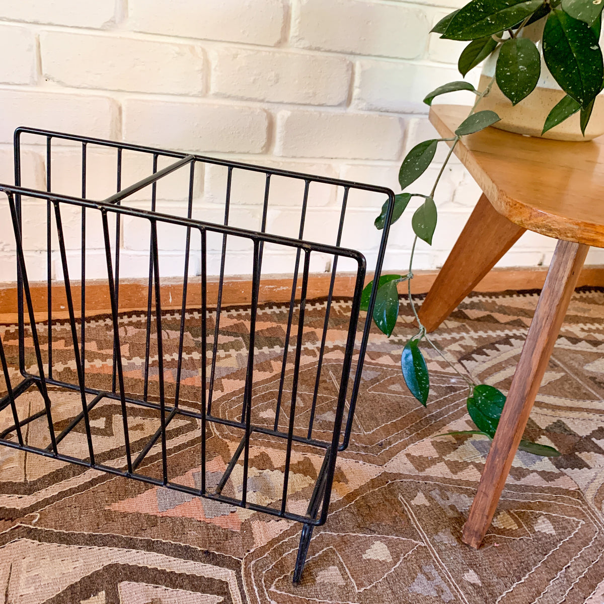 BLACK METAL MAGAZINE RACK