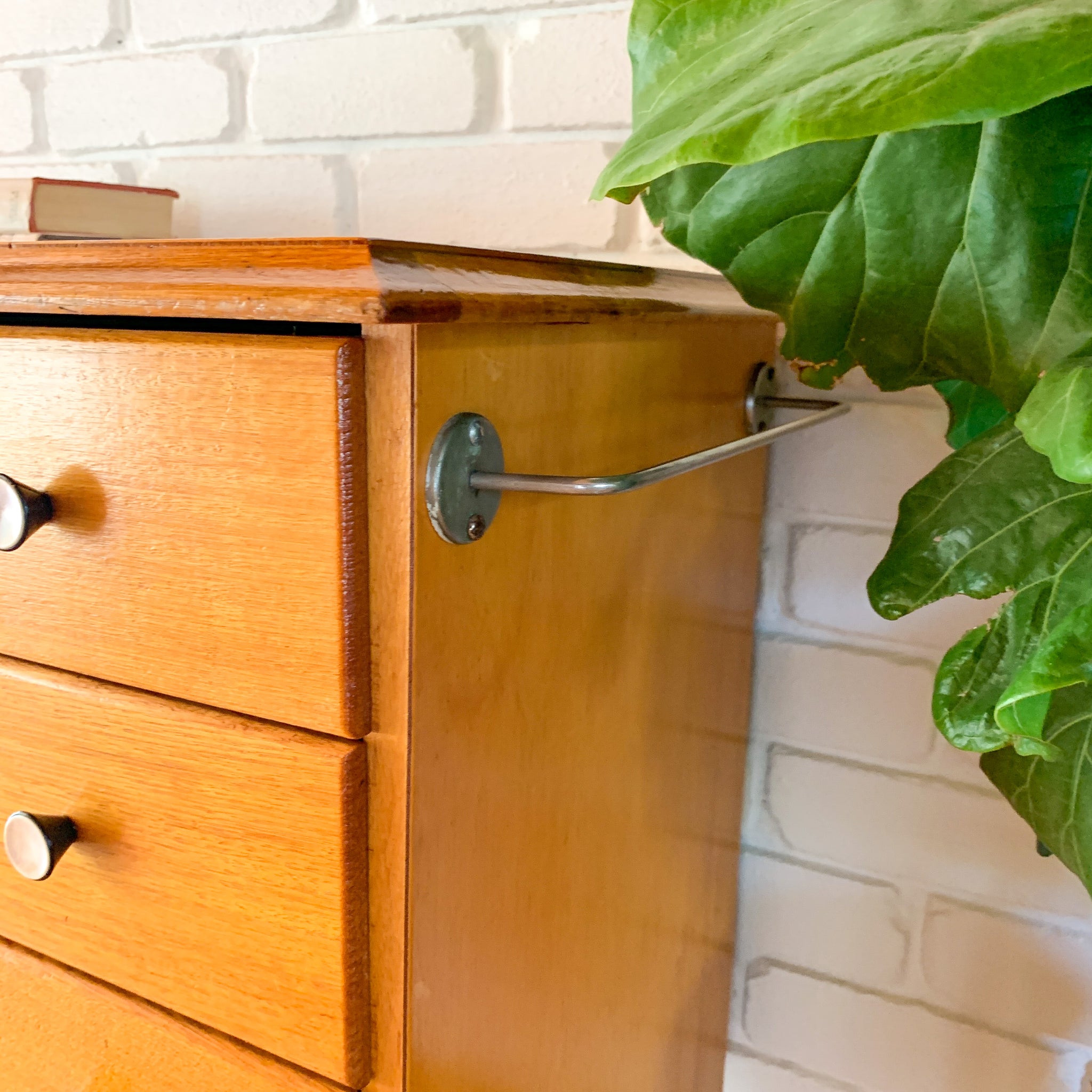 DESK WITH DRAWERS