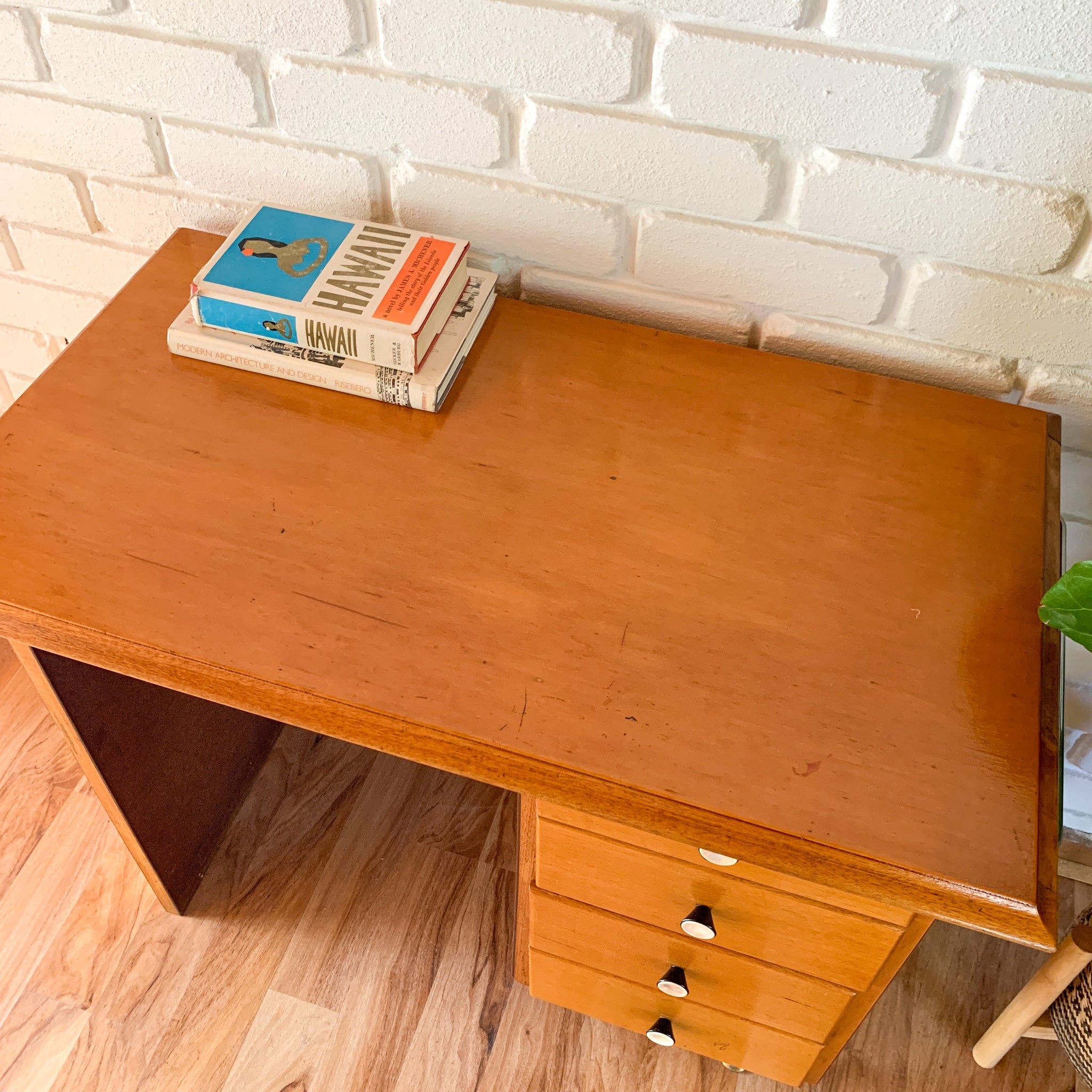 DESK WITH DRAWERS