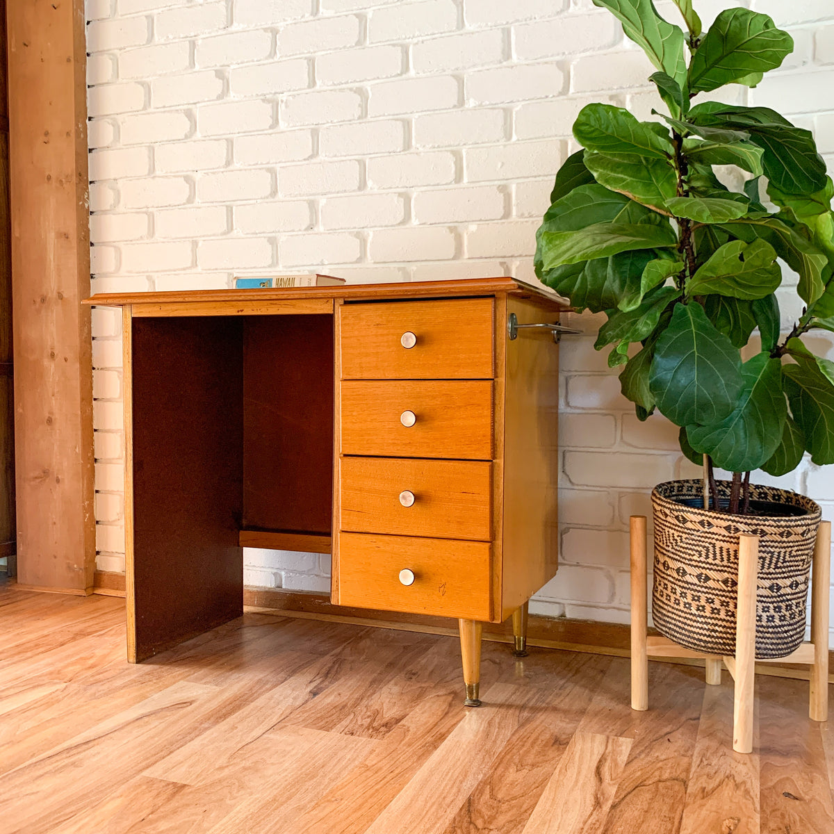 DESK WITH DRAWERS