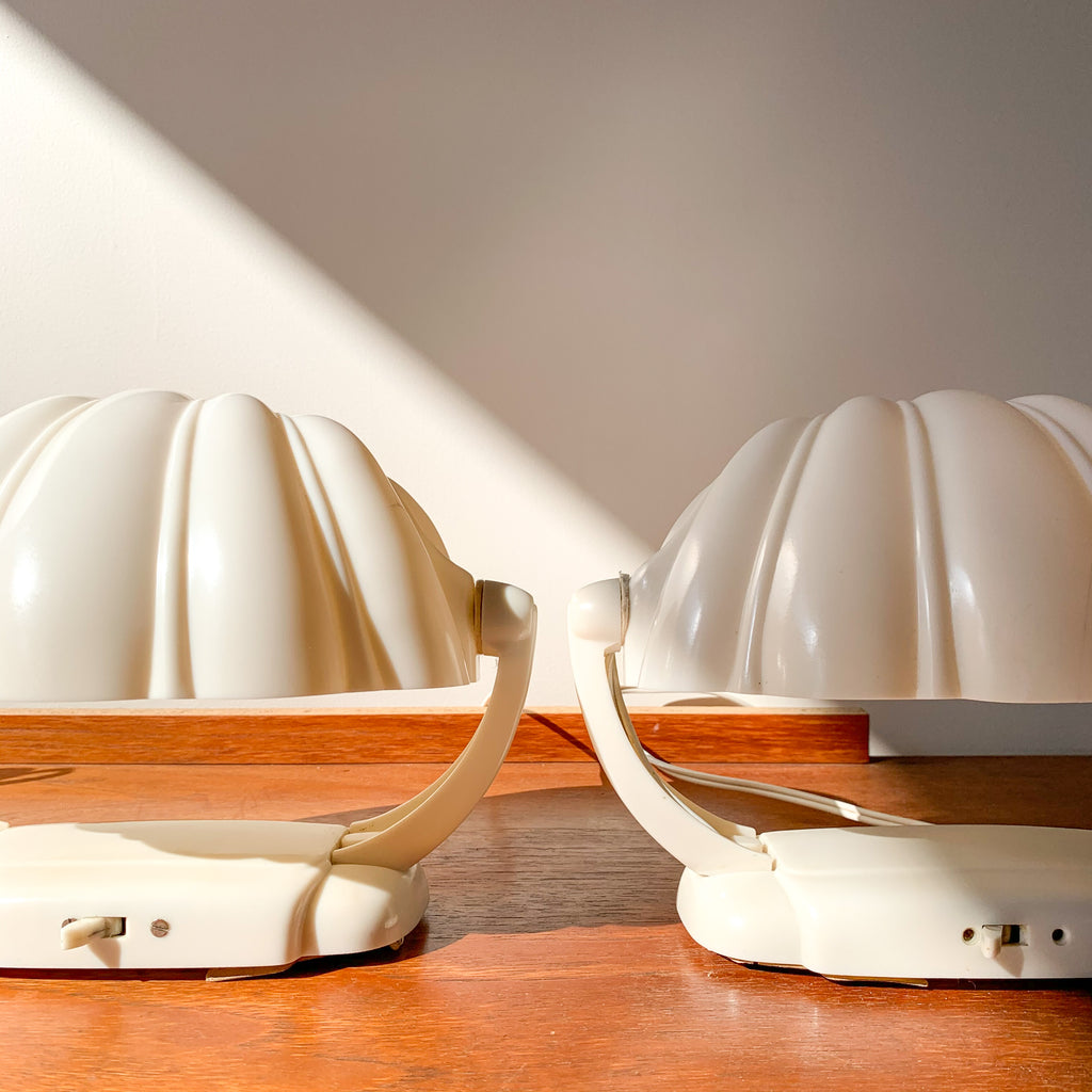 CLAM SHELL BEDSIDE LIGHTS