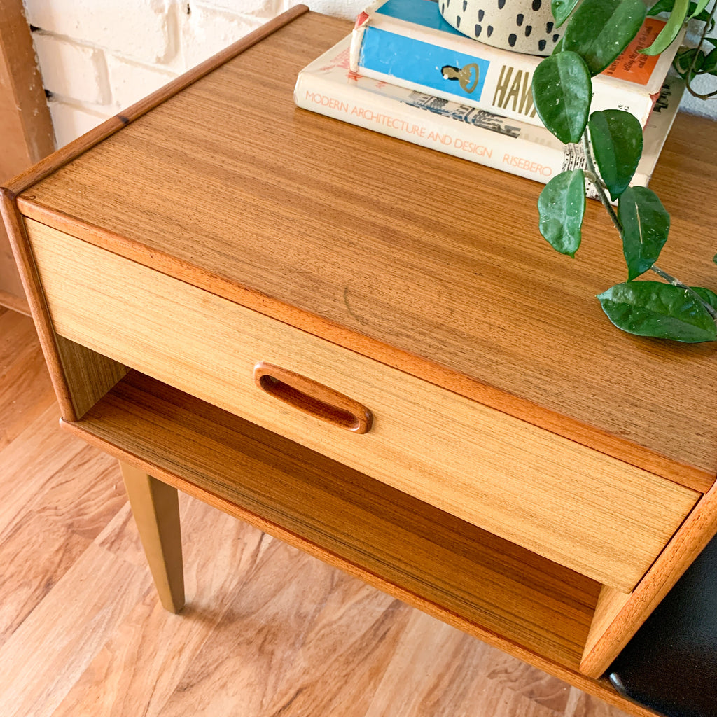 GAINSBOROUGH TELEPHONE TABLE