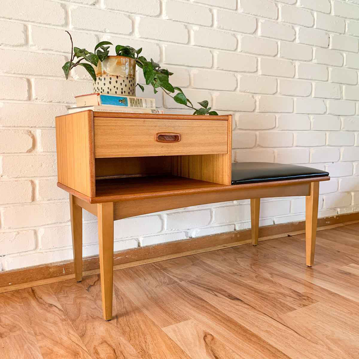 GAINSBOROUGH TELEPHONE TABLE