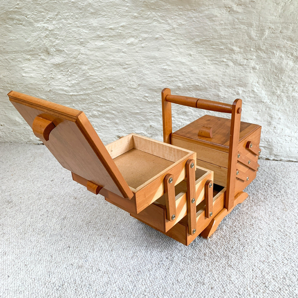 CANTILEVER SEWING BOX