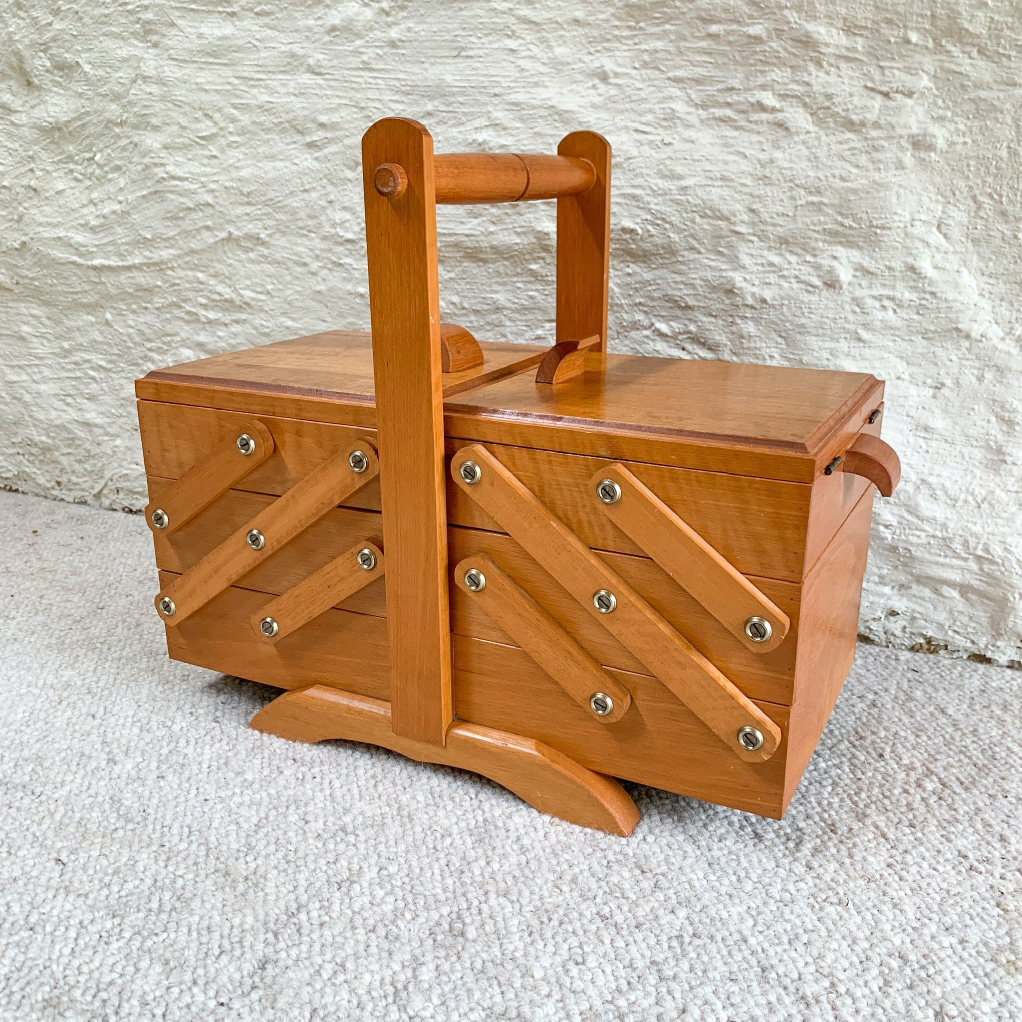 CANTILEVER SEWING BOX