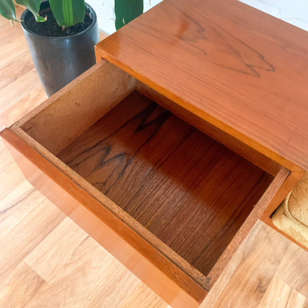 TELEPHONE TABLE