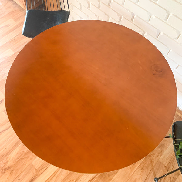ROUND DINING TABLE