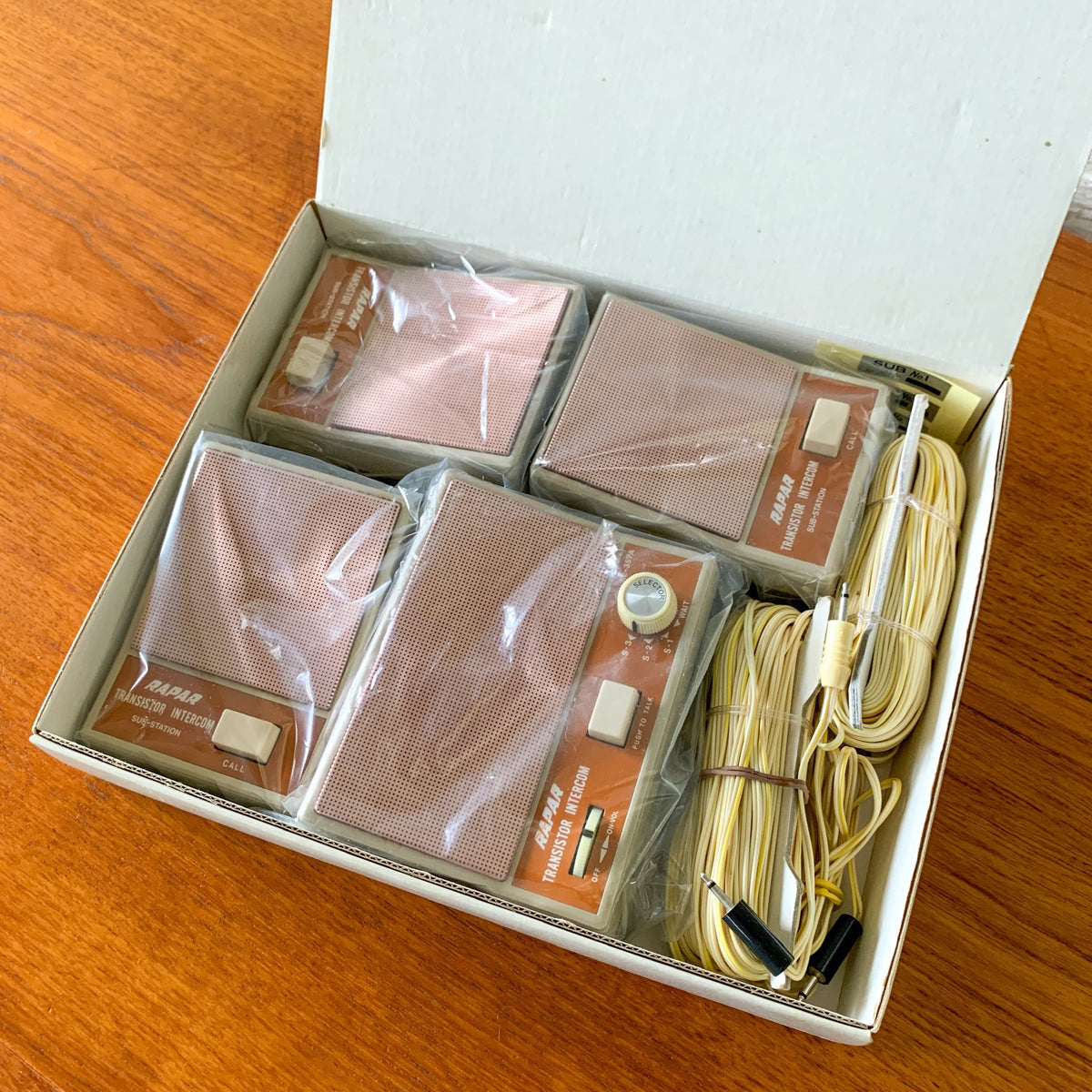 All Transistor Intercom 4-STATION TRANSISTOR INTERCOM