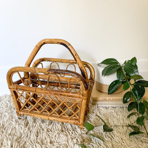 MAGAZINE RACK RATTAN