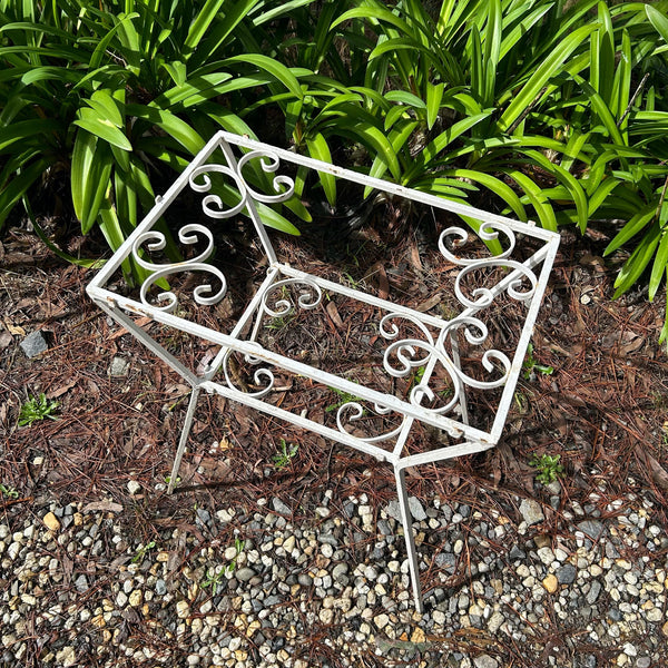 WHITE METAL POT STAND