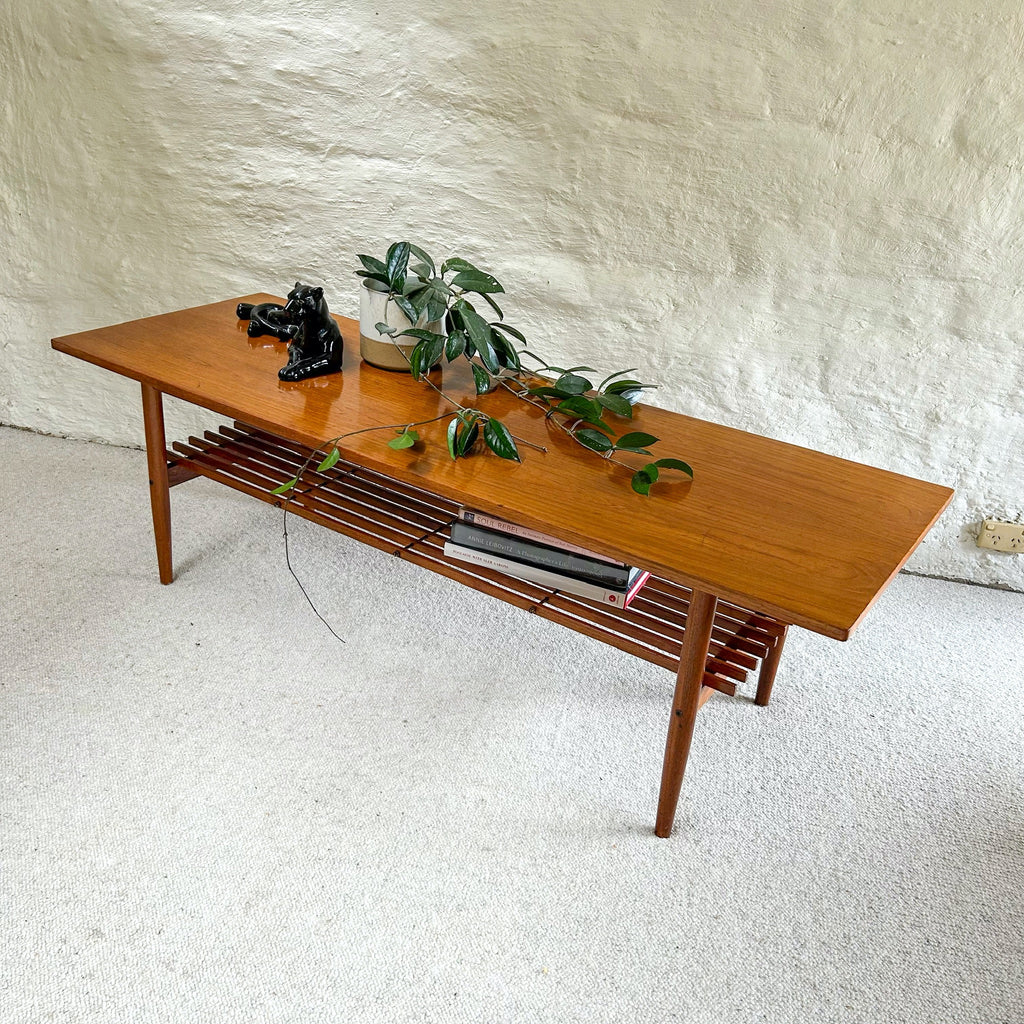 JUMBO COFFEE TABLE WITH MAGAZINE RACK