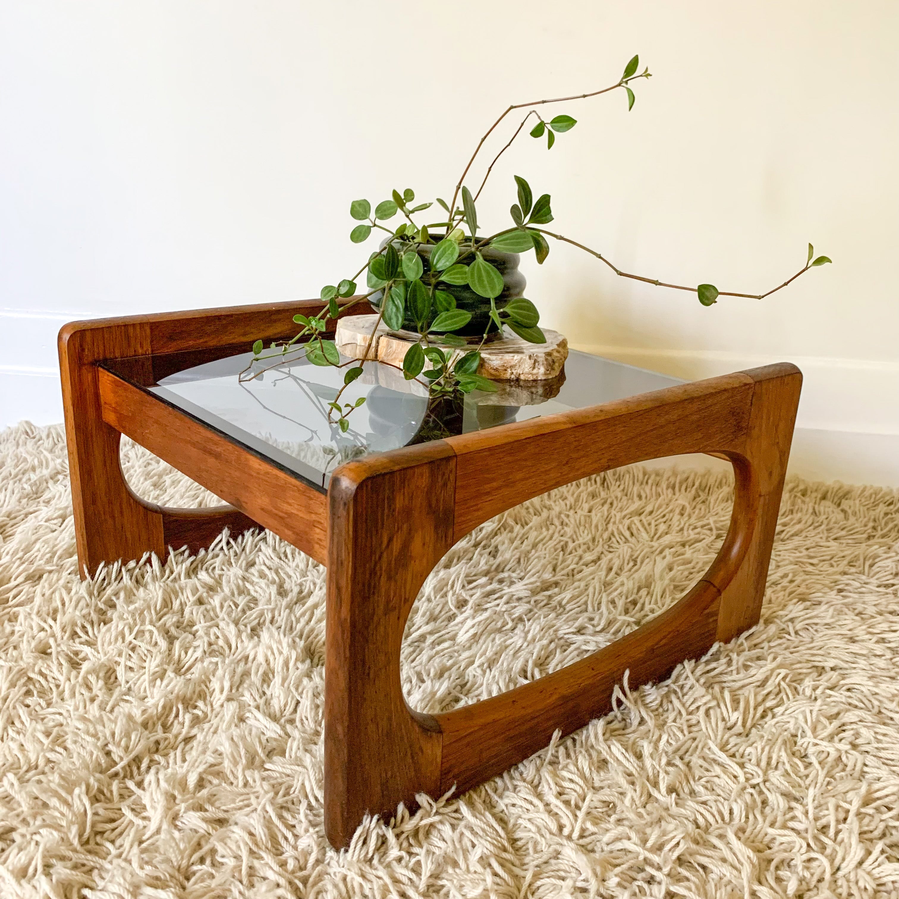 70s COFFEE TABLE