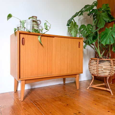 SLIDING DOOR CABINET